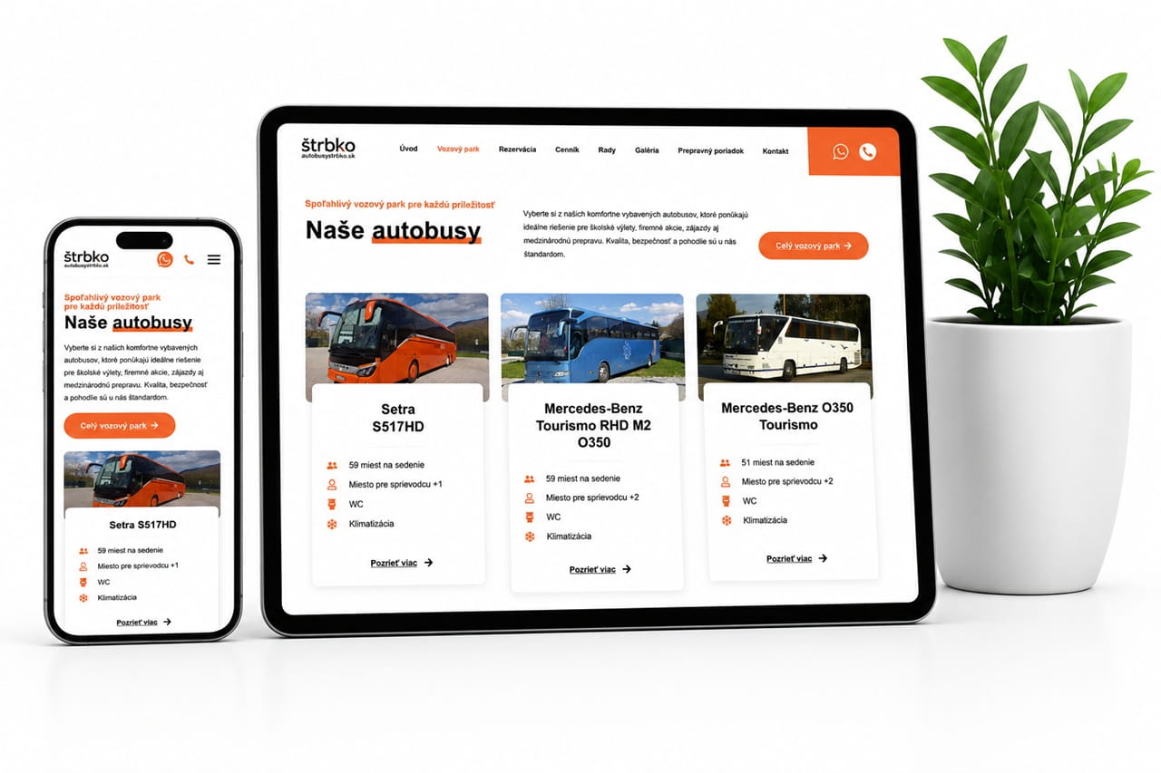 Mockup modernej responzívnej webstránky pre autobusovú dopravu zobrazený na tablete a mobile s rastlinou